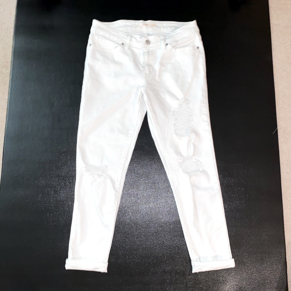 White Levi’s Jeans